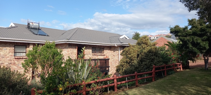 6 Bedroom Property for Sale in Bergsig Western Cape